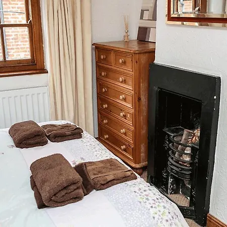 Cottages-Whitby - Bishops Cottage *